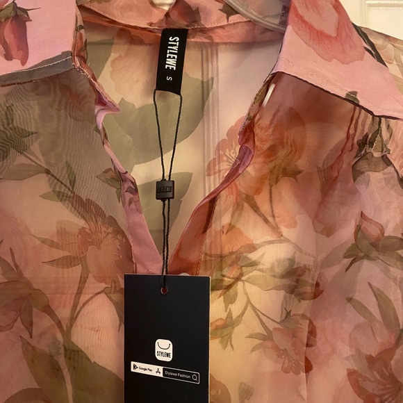 Floral sheer blouse, button front with gathered sleeves - Picture 2 of 2